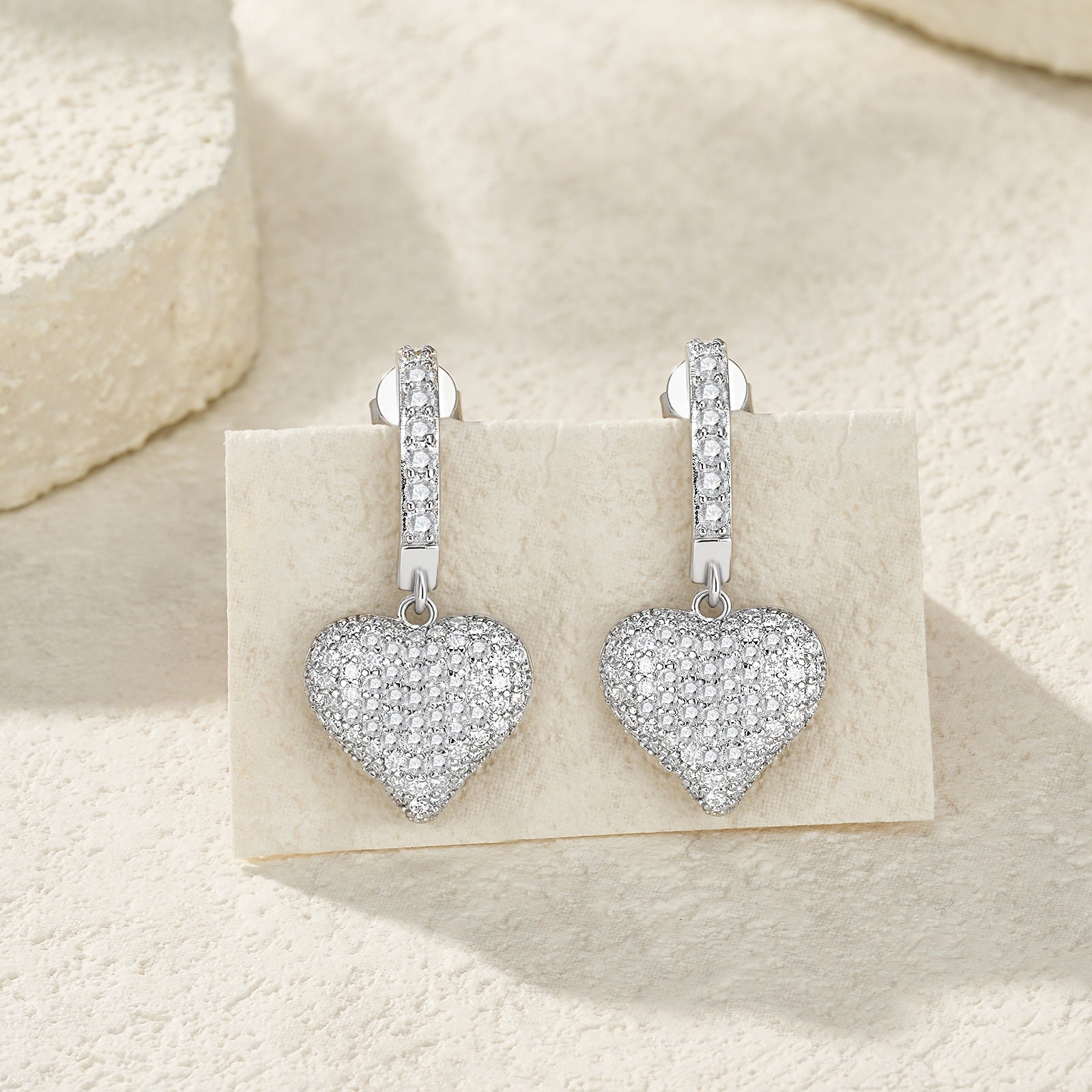 A Luxurious And Fashionable Minimalist Jewelry Earring Set Featuring Top-quality Moissanite Stones, Made Of S925 Silver Electroplated With Platinum.